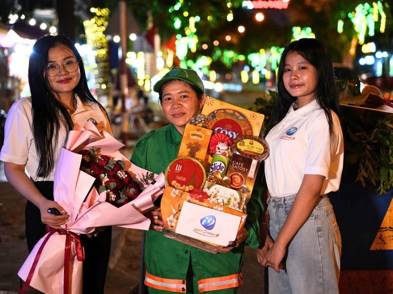 Hình ảnh minh họa các dịch vụ của bl555 như đánh giá, hướng dẫn cá cược và thông tin khuyến mãi